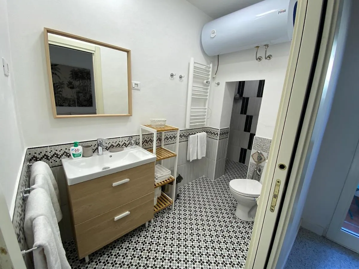 8+8 Appartamento Con Garage Livorno Italy