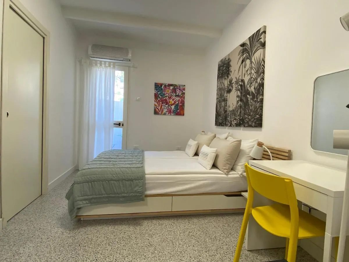 8+8 Appartamento Con Garage Livorno 0*,  Italy